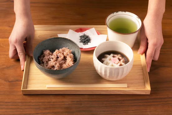 #小堀日之出堂　#初詣　#お年賀　#氣比神宮　#敦賀市 #神在彩食 #神楽商店街#福井県 #洋菓子 #和菓子　#赤飯 #ぜんざい #お雑煮